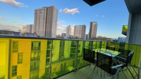 Stratford 2 bedroom Apartment with 2 Bathrooms & Great Links